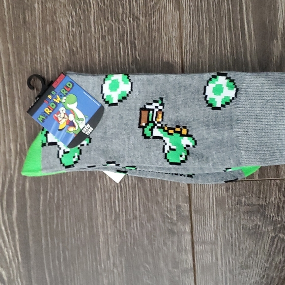 8 pairs of socks - Brand New - Super Mario, Play Station, Mega Man & Marvel - Picture 2 of 9